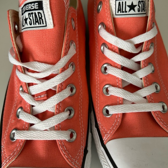 Salmon color Converse shoes - Picture 4 of 4